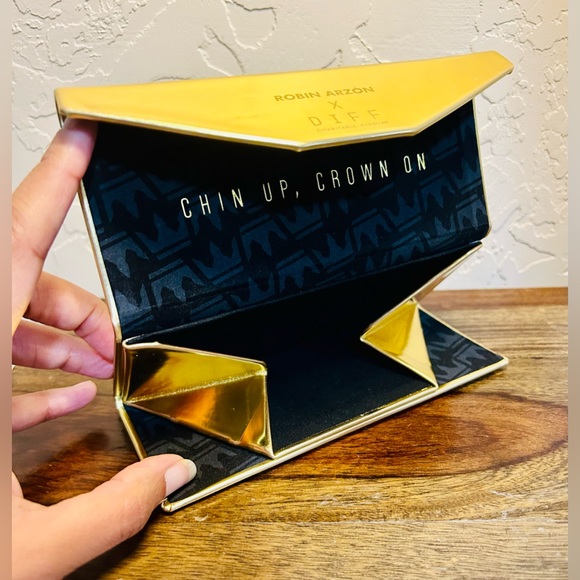 Diff X Robin Arzón | La Reina Sunglasses - Picture 9 of 14